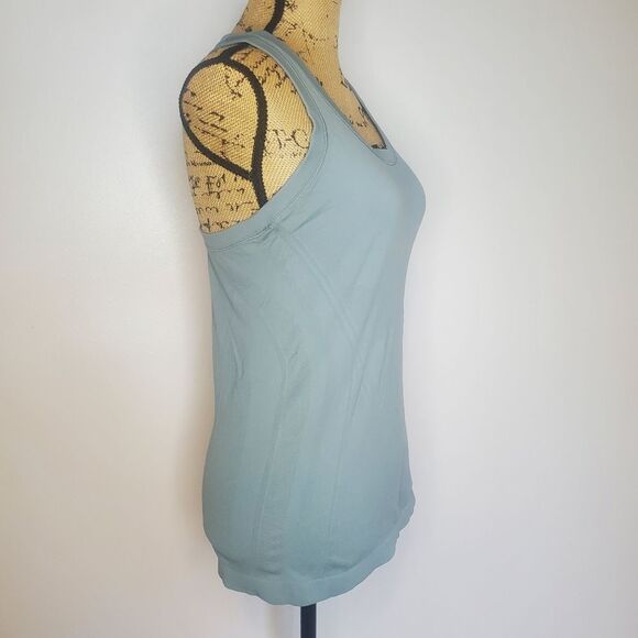 Lululemon Racerback Tank in Light Blue Size 8 - Picture 4 of 8